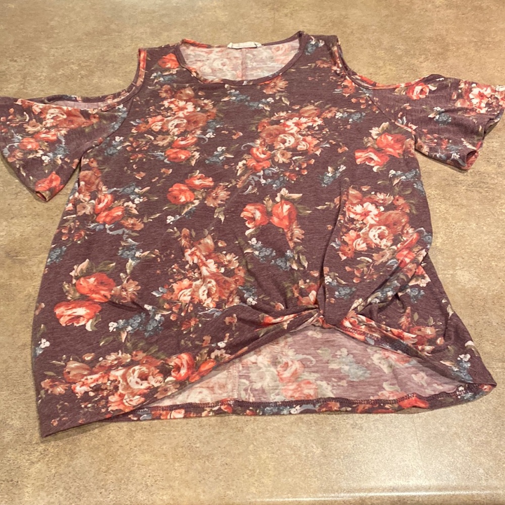 Womens twelve months shirt size large has cold shoulders